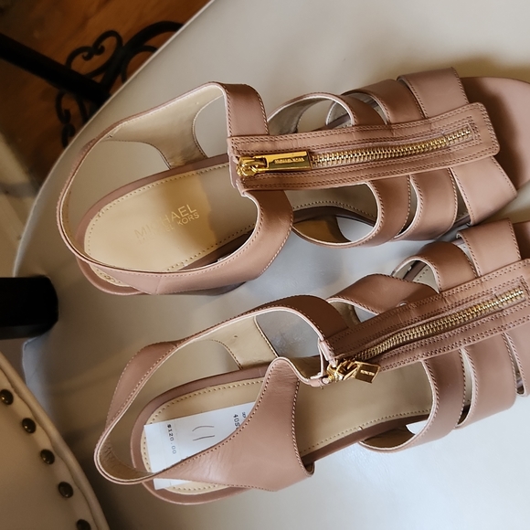 Shoes - Picture 2 of 4